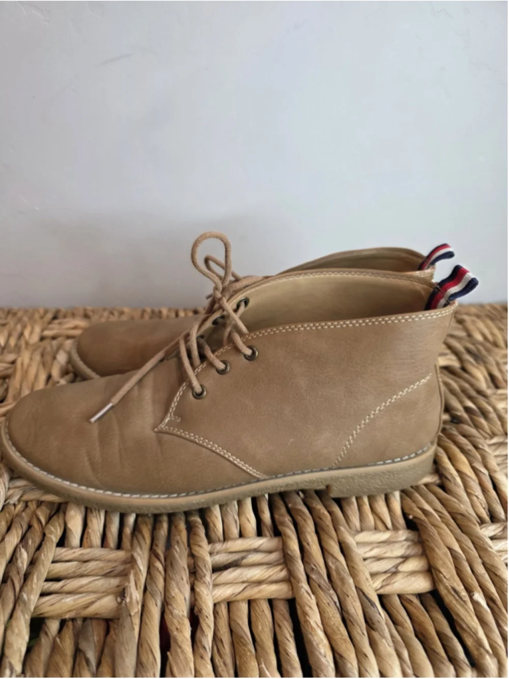 Tommy Hilfiger Benay Chukka Boots Tan Faux Leather Lace Up Size 9M - Read